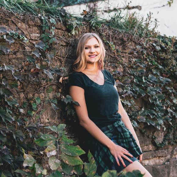 Meet your Posher, Kristen - Picture 1 of 1